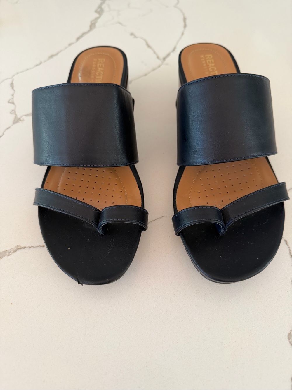 Kenneth Cole Reaction Navy Leather Slide Toe-Ring Sandals